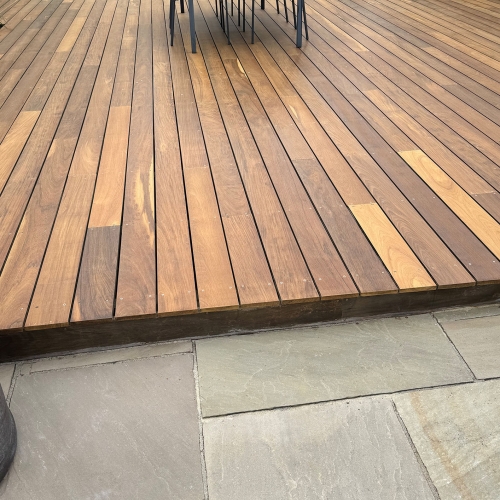Opbygning af en stor ny terrasse i Holbæk