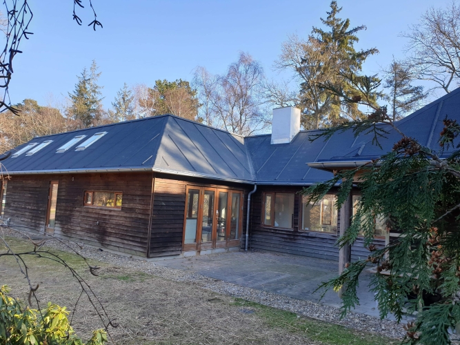 Nyt tag i tagpap er blevet lagt på et sommerhus i Odsherred Kommune