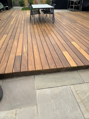 Opbygning af en stor ny terrasse i Holbæk