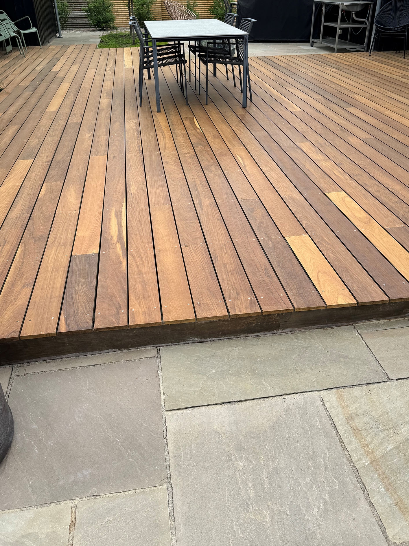 Opbygning af en stor ny terrasse i Holbæk